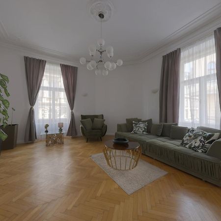 Beautiful Condo At The Old Town Bratislava Exterior photo