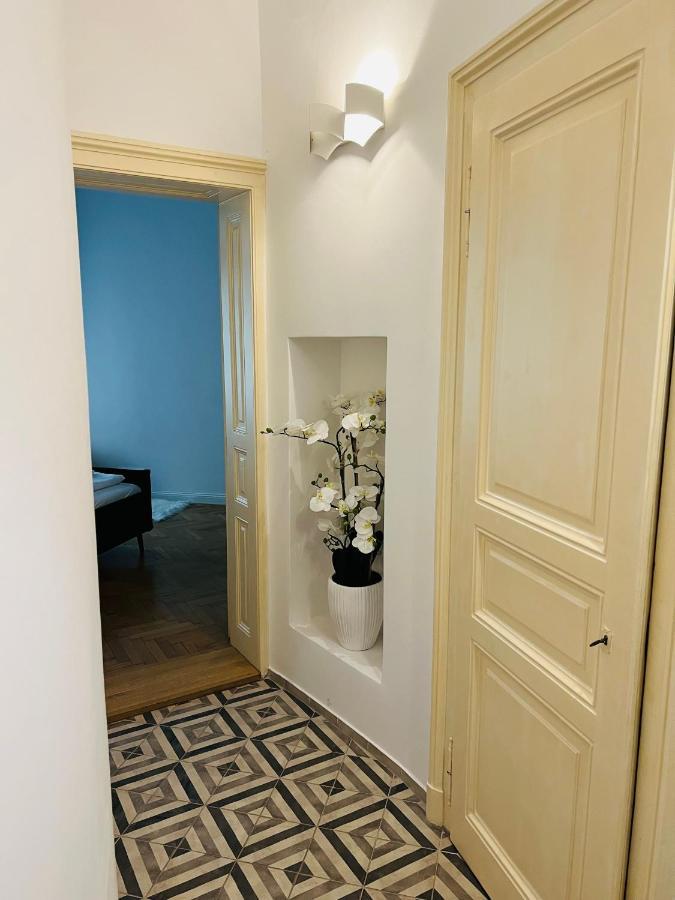 Beautiful Condo At The Old Town Bratislava Exterior photo