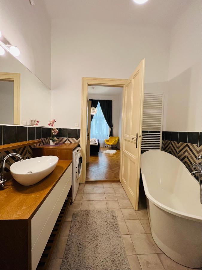 Beautiful Condo At The Old Town Bratislava Exterior photo