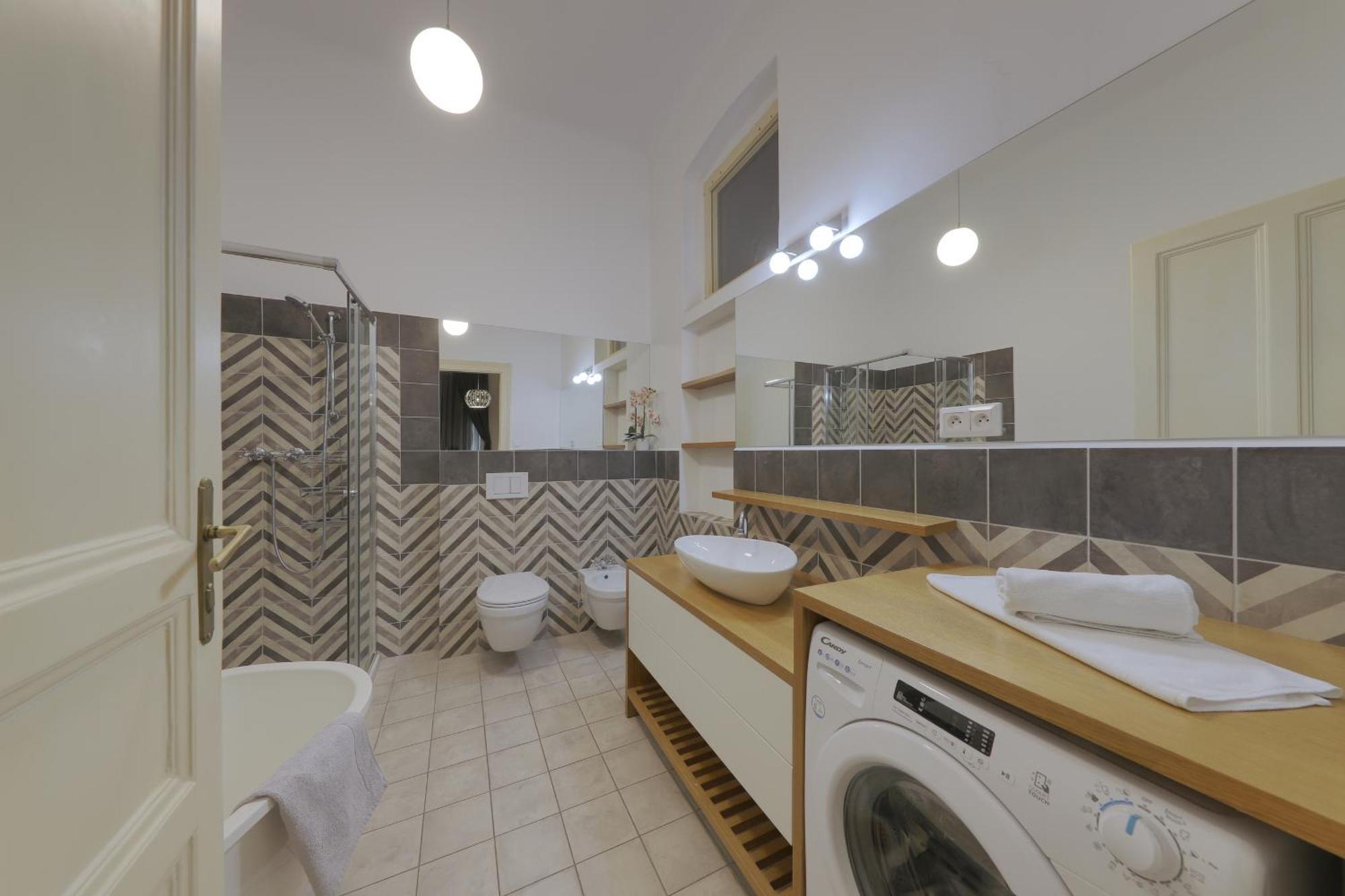 Beautiful Condo At The Old Town Bratislava Exterior photo