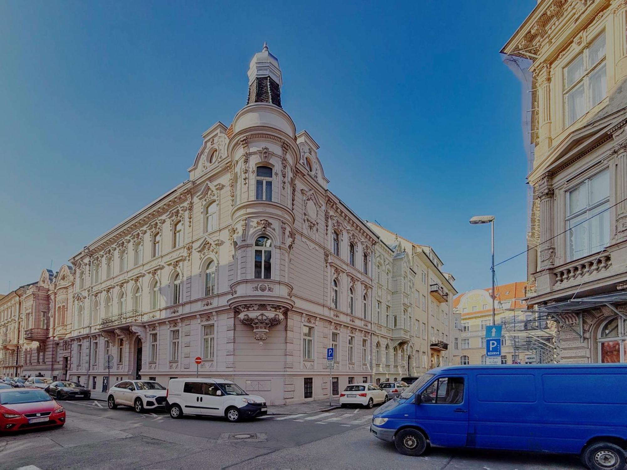 Beautiful Condo At The Old Town Bratislava Exterior photo