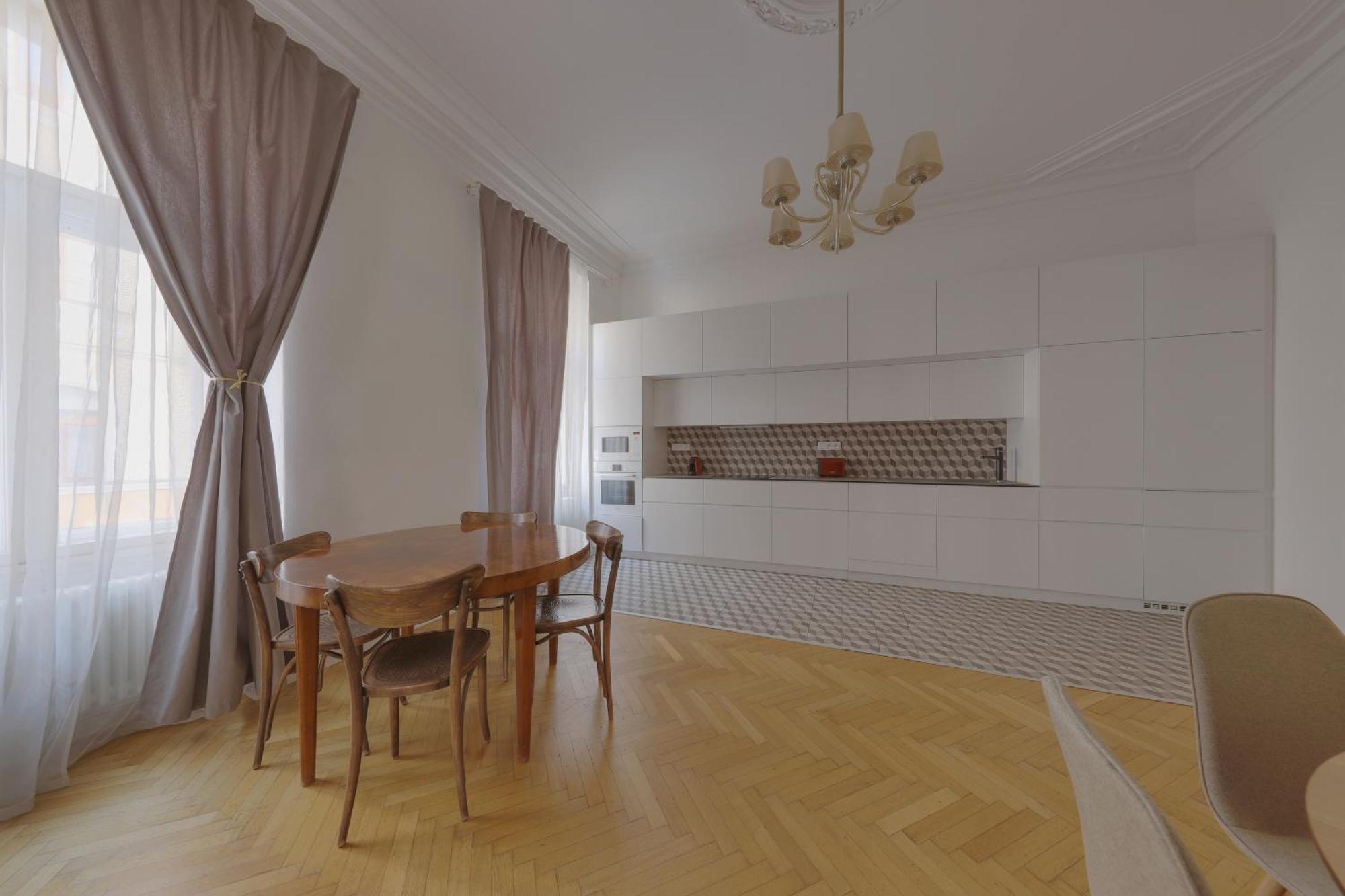 Beautiful Condo At The Old Town Bratislava Exterior photo
